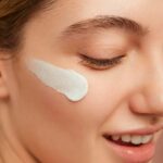 Cuál es la forma correcta de aplicar protector solar en el rostro
